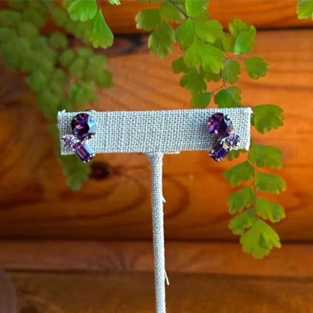 Vintage Purple Rhinestone Screw-Back Earrings Mid-Century Modern Amethyst Color - Picture 4 of 10